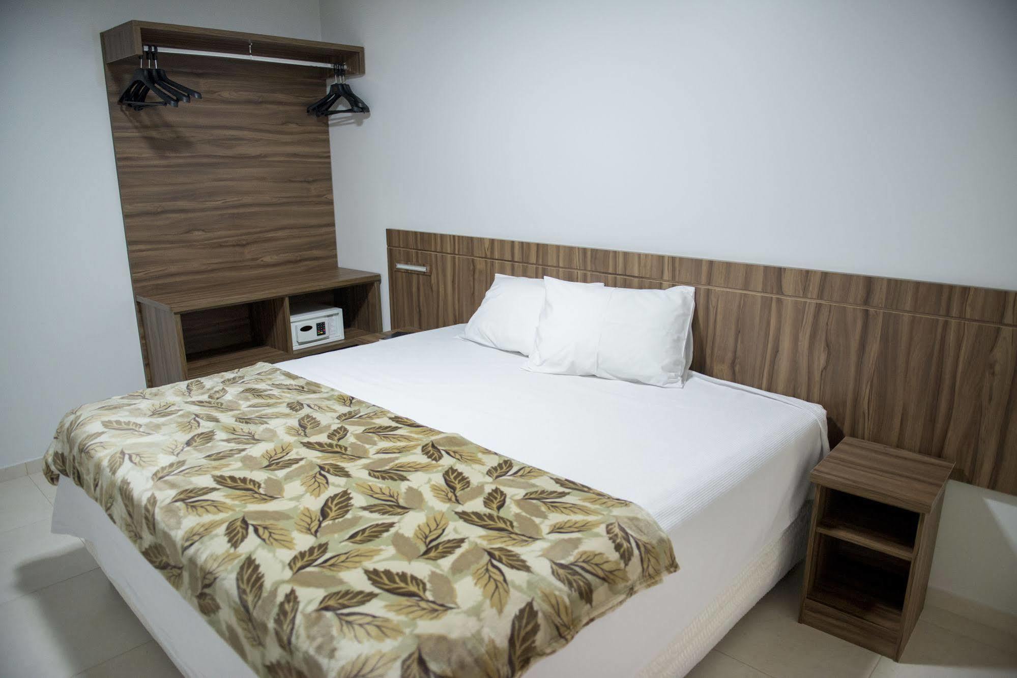 Manhattan Apart Hotel Caratinga المظهر الخارجي الصورة